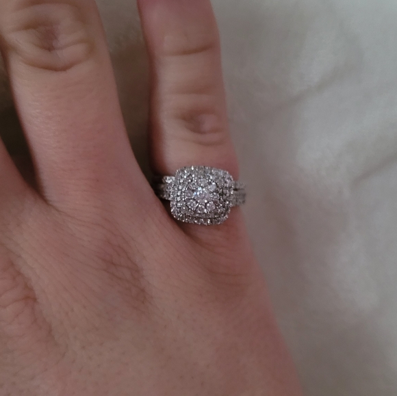 10kt gold 1cttw diamond ring - Picture 4 of 7